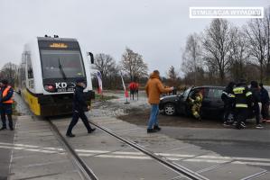 Służby przeprowadziły symulację wypadku na przejeździe kolejowym (wideo)